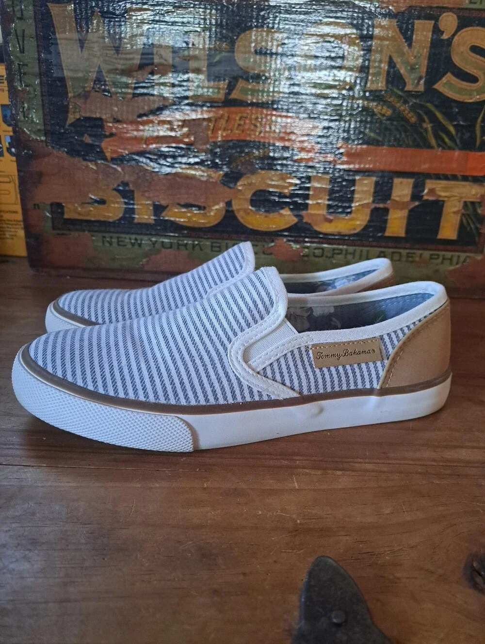 Tommy Bahama Womens Pinstriped Slip-On Shoes Size 6.5 Nautical Gray White Canvas